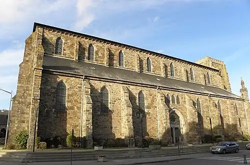 Vue latérale de l'église.
