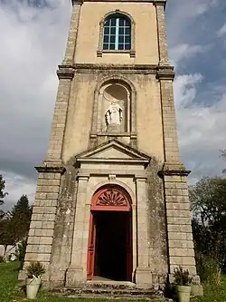 Chapelle Notre-Dame de Crénénan : le clocher-porche.