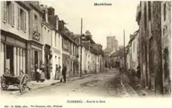 Carte postale ancienne représentant la rue de la gare vers 1900