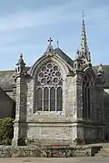 Église paroissiale Saint-Mahouarn : vue extérieure partielle (transept).