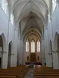L'église Saint-Pierre : vue intérieure d'ensemble.