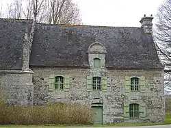 Même dualité à la chapelle de Saint-Nicodème.