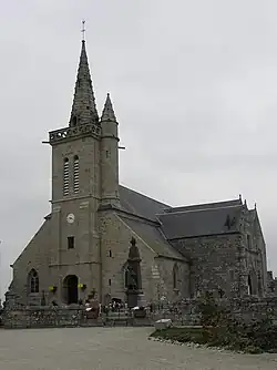 Façade occidentale de l'église.