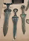 Poignards en bronze.