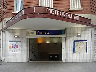 Entrée de la station (accès no 1 « rue Pernety »).