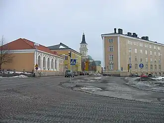 La maison triangulaire.