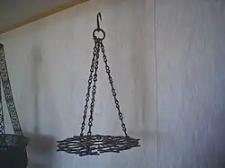 Photographie d'un polycandélon en bronze de l'époque fatimo-ziride.