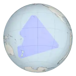 Carte de l'Océanie montrant un grand triangle bleu, formant le Triangle Polynésien, de Hawaii à la Nouvelle-Zélande et l'île de Pâques.