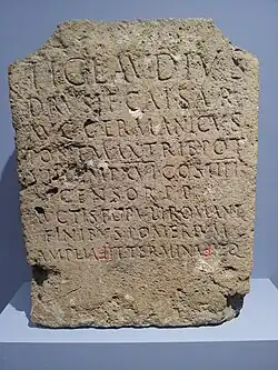 dalle de pierre gravée