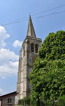Le clocher du XVIe siècle classé monument historique.