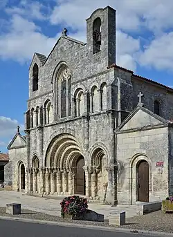 Façade de l'église.