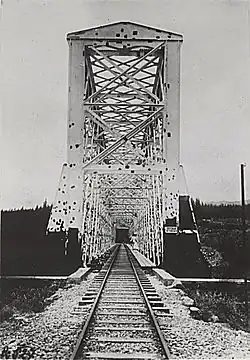 Le pont ferroviaire de cent mètres d'une seule travée au-dessus de la Rivière des Galets à la fin du XIXe siècle.