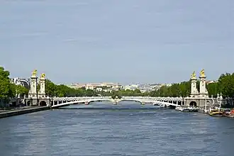 Pont Alexandre-III vu de l’amont.