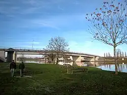 Le pont sur l'Yonne.