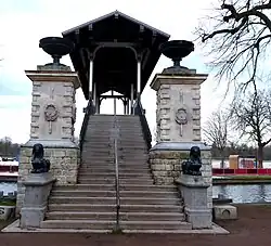 Accès au nouveau pont Napoléon