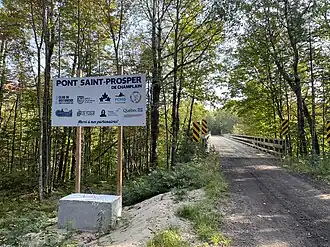 Ancienne voie ferrée, le Grand Nord (CN), convertie en Sentier Transcanadien,, pont de Saint-Prosper-de-Champlain, au-dessus du ruisseau Cossette