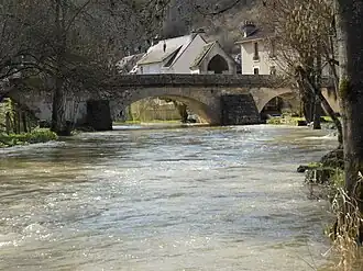 Pont sur l'Yonne (XVe&nbsp;siècle).
