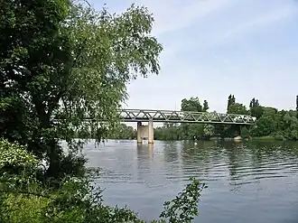 Le pont sur le bras d'Épône (vue d'amont rive gauche).