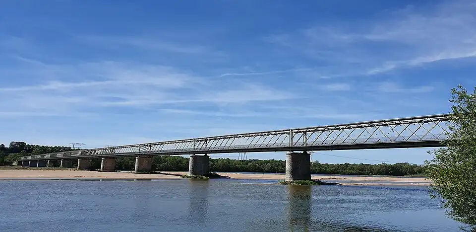 Vu de la rive droite amont.