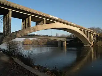 Le pont de la Jonelière au premier plan, suivi du pont de la Beaujoire.