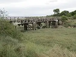 L'EV 4 passe sur le pont des Marais à Plurien.