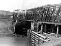 Un pont ferroviaire endommagé, en 1894.