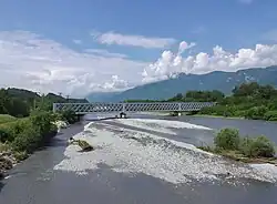 Le pont-rail de la ligne traversant l'Isère, près de Chamousset.