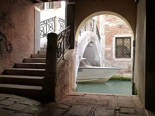 sotoportego delle Colonne, San Marco