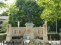 Le monument aux morts.