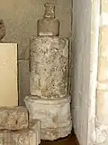 Base et fût d'un pilier.