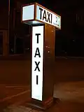 Curieuse signalisation pour l'arrêt des taxis (quartier Kabiezes)