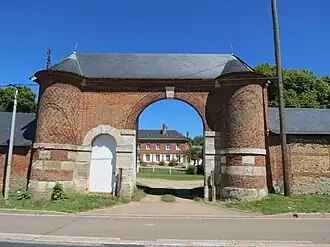 Porche de la ferme de Marcouville.