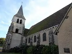 Clocher, mur nord et porche.