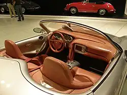 Photo de l'habitacle de la Boxster Concept de 1993, au Porsche Museum.