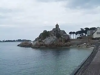 Le rocher de la Sentinelle à Port-Blanc (Penvénan).