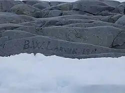 Inscription gravée par un baleinier en 1911.