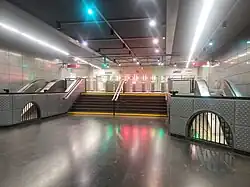 Vue en direction des portiques de la mezzanine