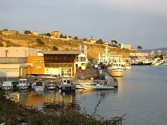 Le port de Saumaty