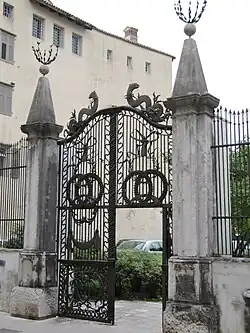 Portail du XVIIIe&nbsp;siècle de la maison Ascoli.
