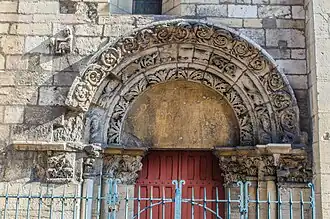 Portail roman, rue Danton