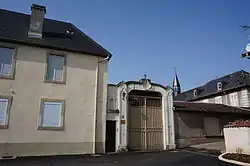 Porterie et chapelle du monastère.