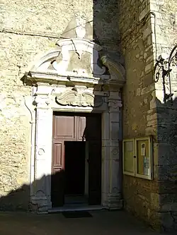 Porte d'entrée.