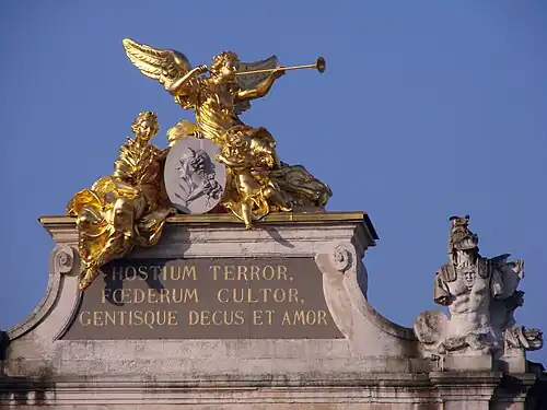 Détail du groupe de la Renommée.