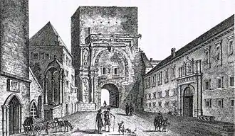 Gravure de la porte Noire avant 1825 : la porte a perdu une partie du bastion qui l'écrasait, mais reste prisonnière des adjonctions médiévales.