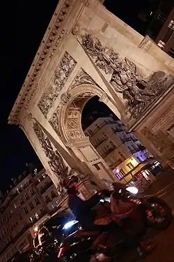 Porte Saint-Denis la nuit (mars 2022)