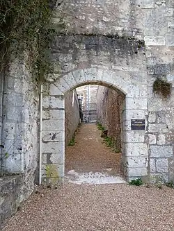 Porte au Vidame du cloître Notre-Dame de Chartres.