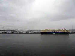 Porte-conteneurs dans le port d'Anvers en Belgique