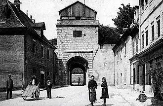La porte d'Arènes, vers 1900.