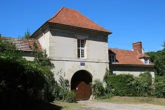 Ancien passage d'entrée du parc de chasse de Versailles, actuellement maison forestière.
