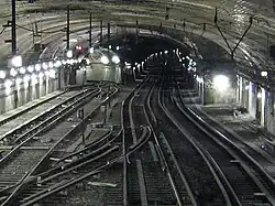 L'accès à l'atelier à gauche, au nord de la station Porte de Versailles.